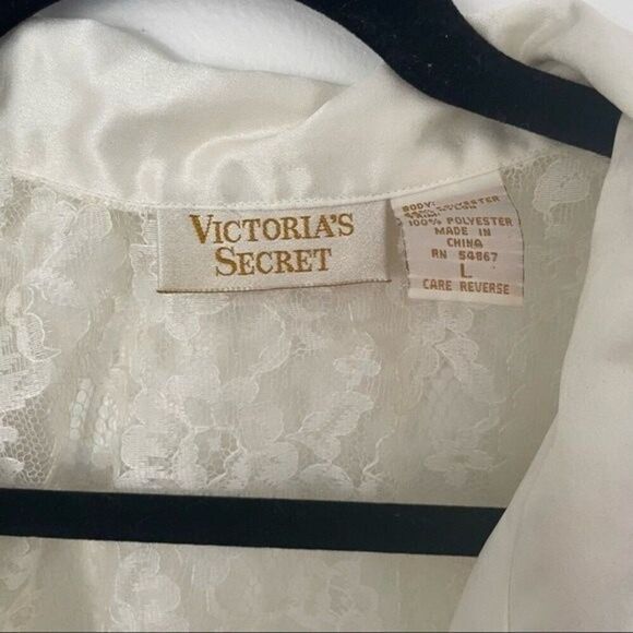 Vintage 1970s Victoria Secret Gold Label Cap Sleeve Ivory Lace Button down - Picture 7 of 13